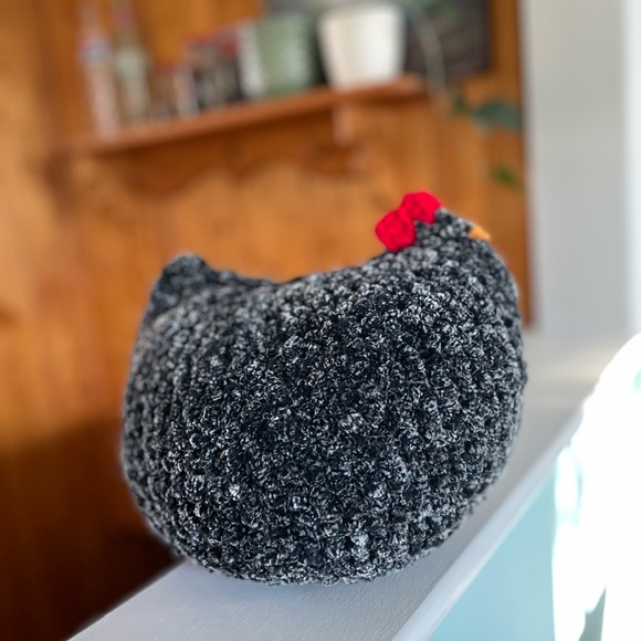 Black chicken plush toy handmade crochet chicken stuffed animal rooster decor - Picture 4 of 4
